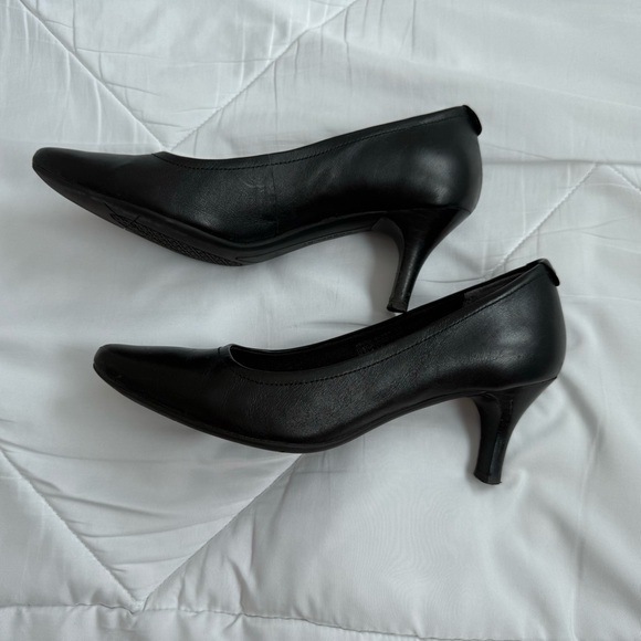 Rockport Women's Black Leather Pointed Toe Slip-On Stiletto Pump Heels Size 6.5 - Picture 1 of 13